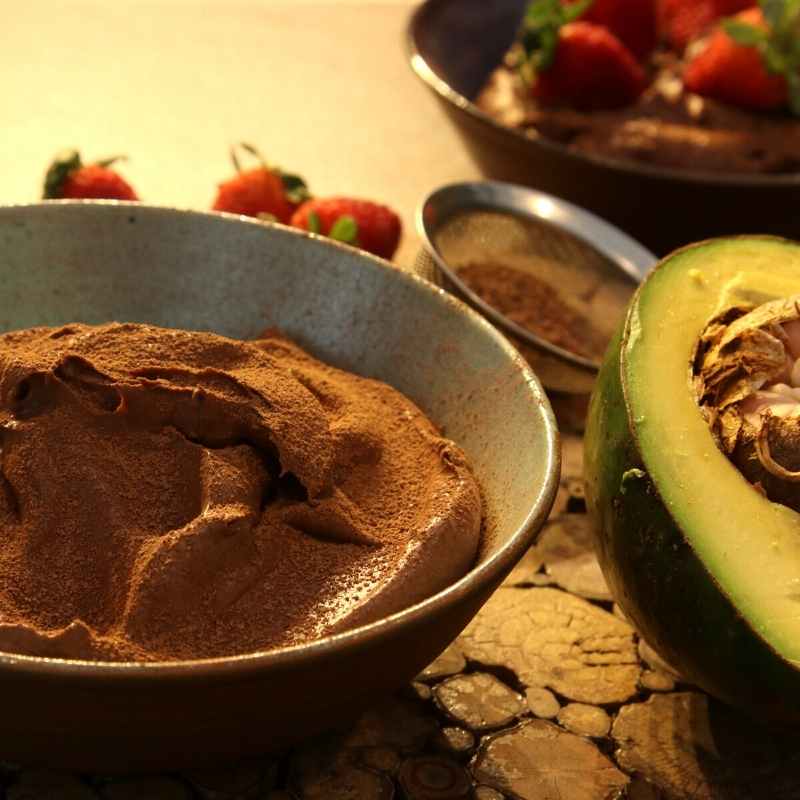 Receita de Mousse de chocolate com abacate | opção vegana, keto e low carb